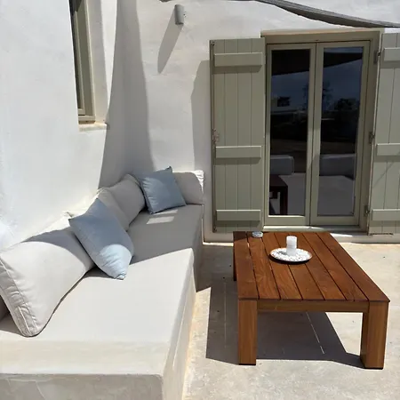 White House With Sea View *